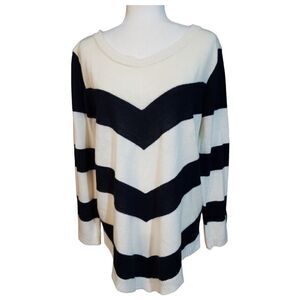 AGB Women's Pullover White and Navy Knit Sweater Size XL